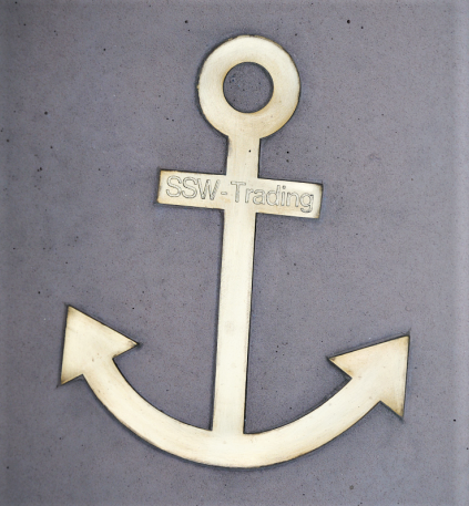Anker auf dem Walk of Help mit der Inschrift 